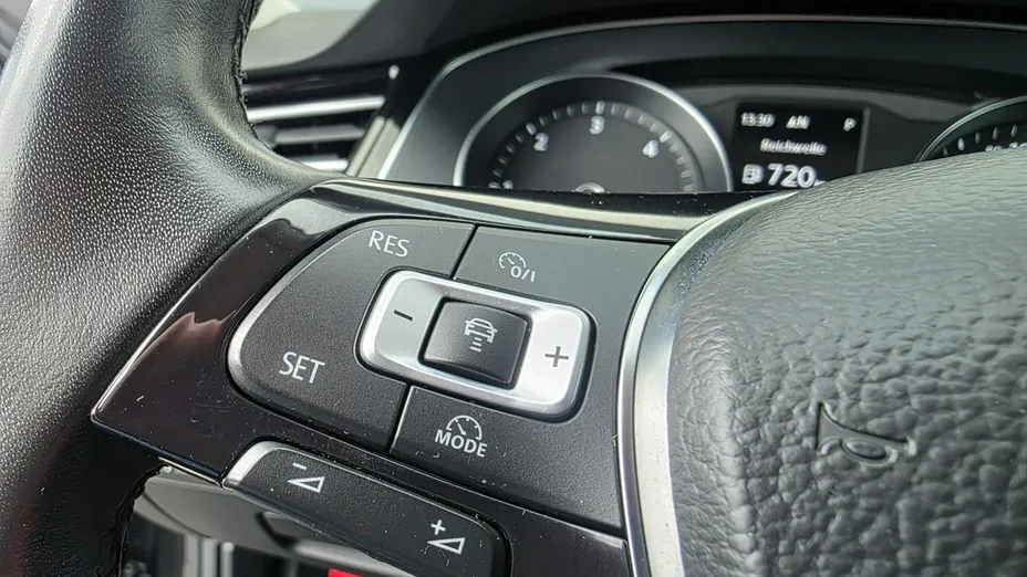 VOLKSWAGEN Passat -