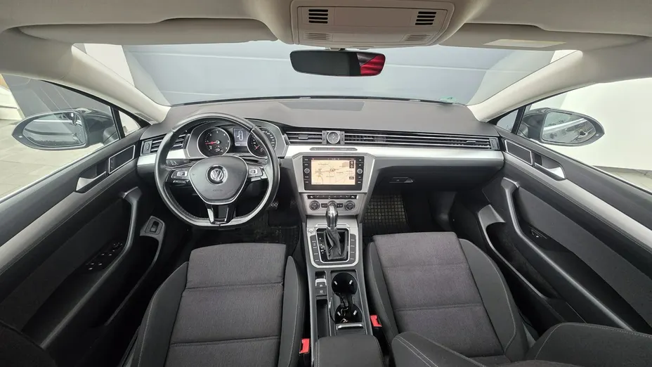VOLKSWAGEN Passat -