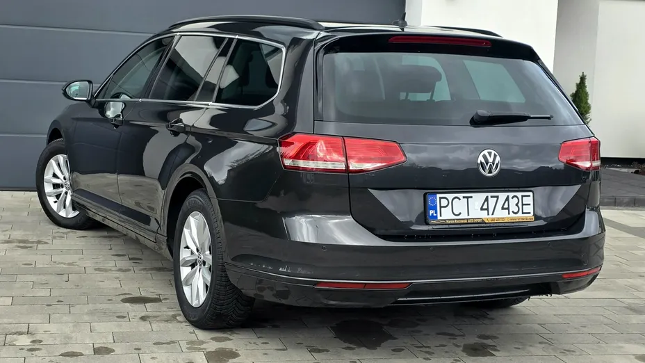 VOLKSWAGEN Passat -