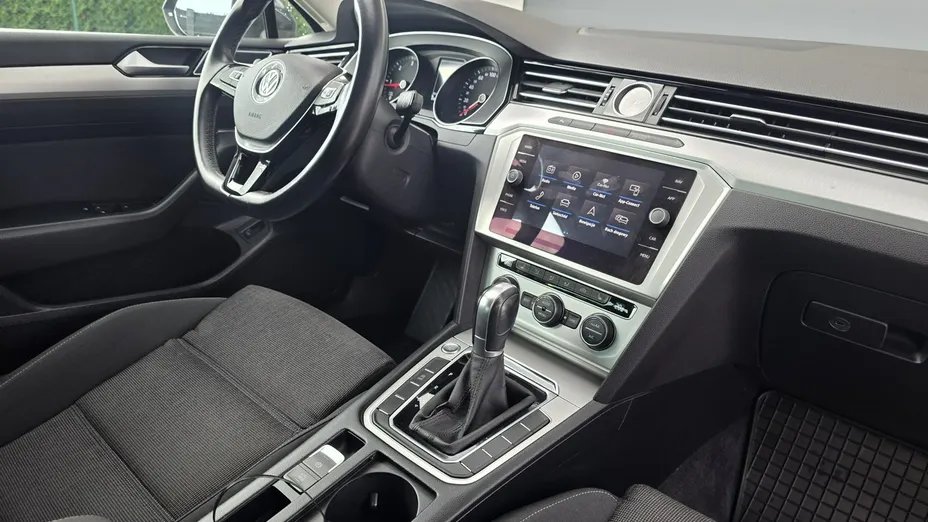 VOLKSWAGEN Passat -