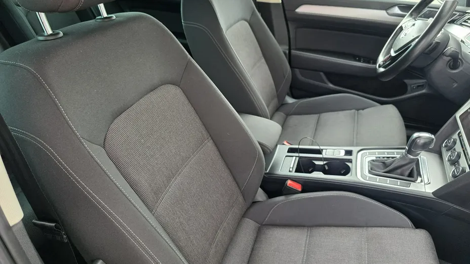 VOLKSWAGEN Passat -