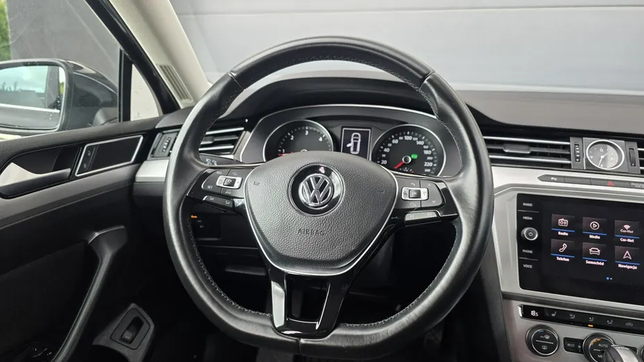 VOLKSWAGEN Passat -
