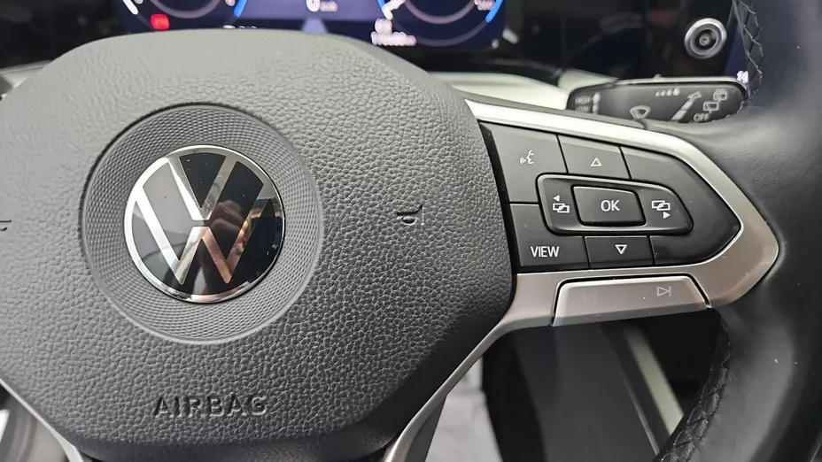 VOLKSWAGEN Golf -