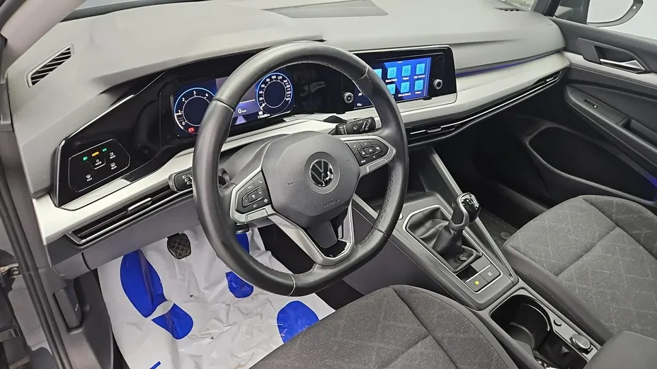 VOLKSWAGEN Golf -
