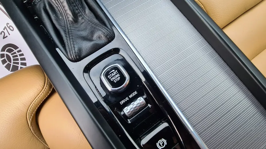 VOLVO XC60 -