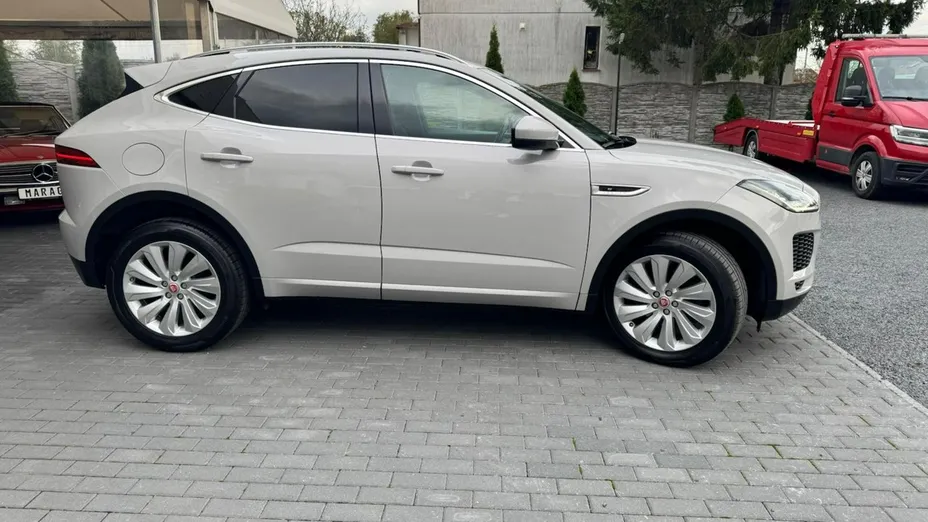 JAGUAR E-Pace -
