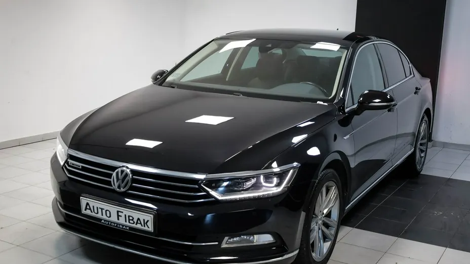 VOLKSWAGEN Passat -