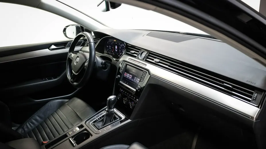 VOLKSWAGEN Passat -