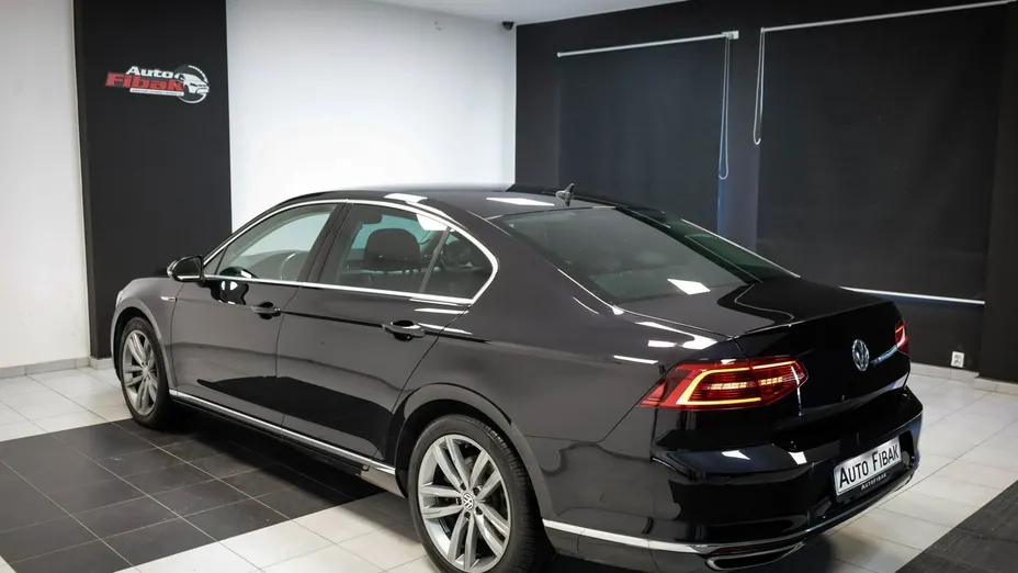 VOLKSWAGEN Passat -