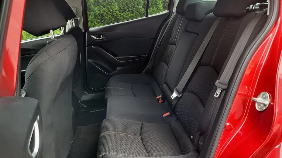 MAZDA 3 -