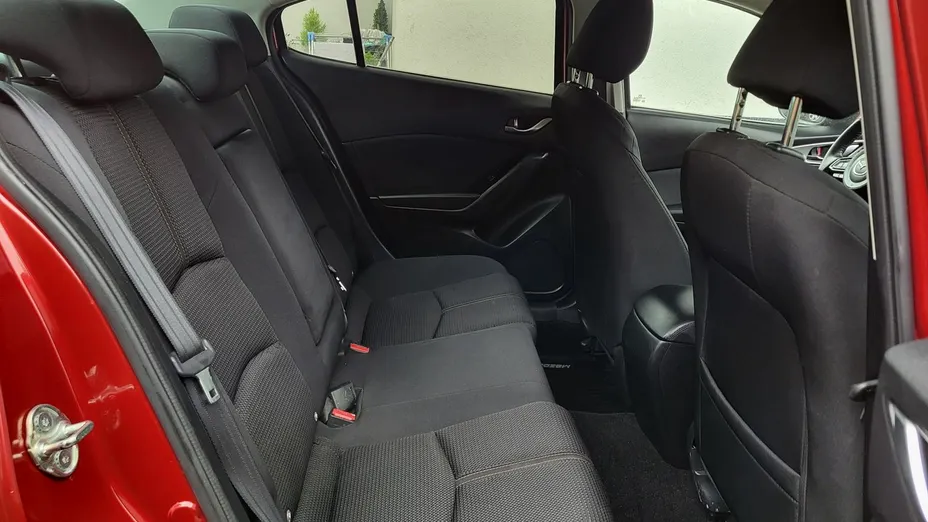 MAZDA 3 -