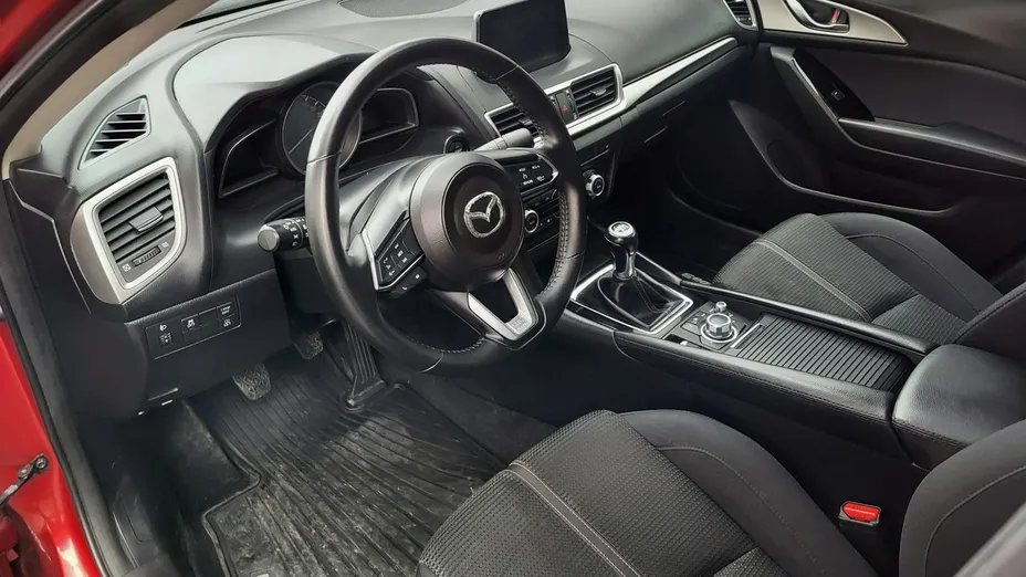 MAZDA 3 -