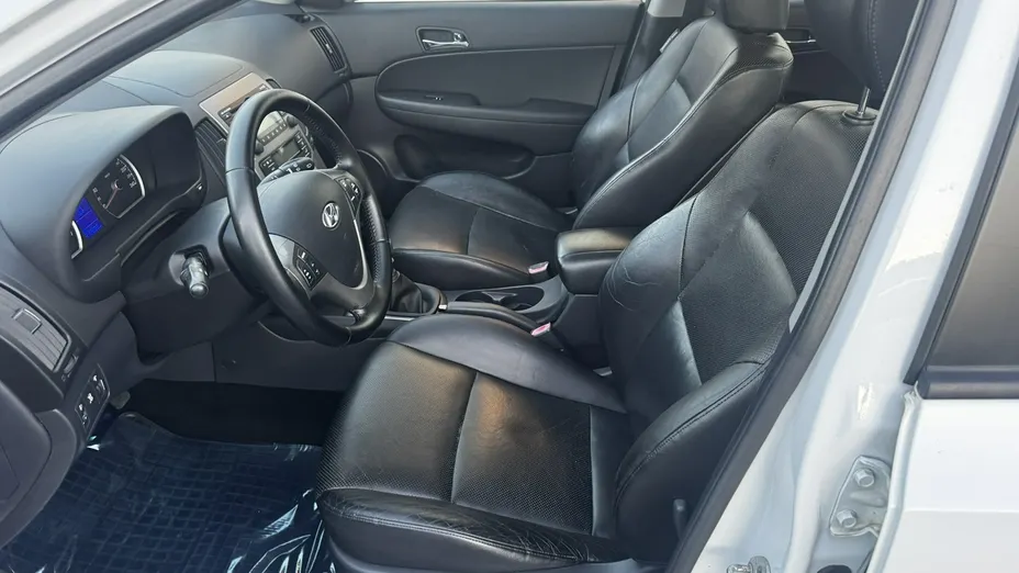 HYUNDAI i30 -