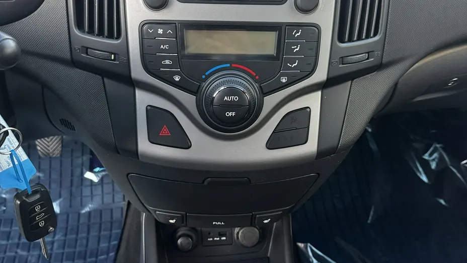 HYUNDAI i30 -