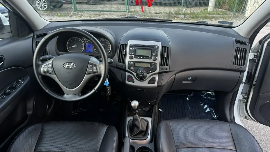 HYUNDAI i30 -