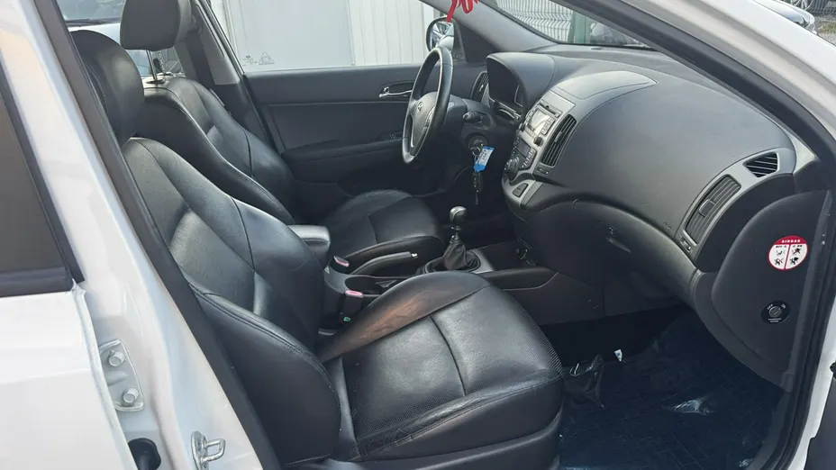 HYUNDAI i30 -