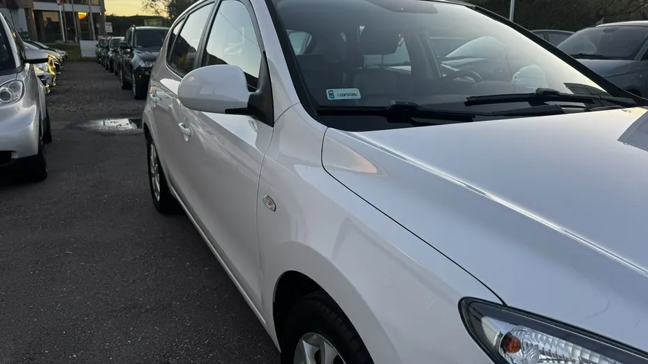 HYUNDAI i30 -