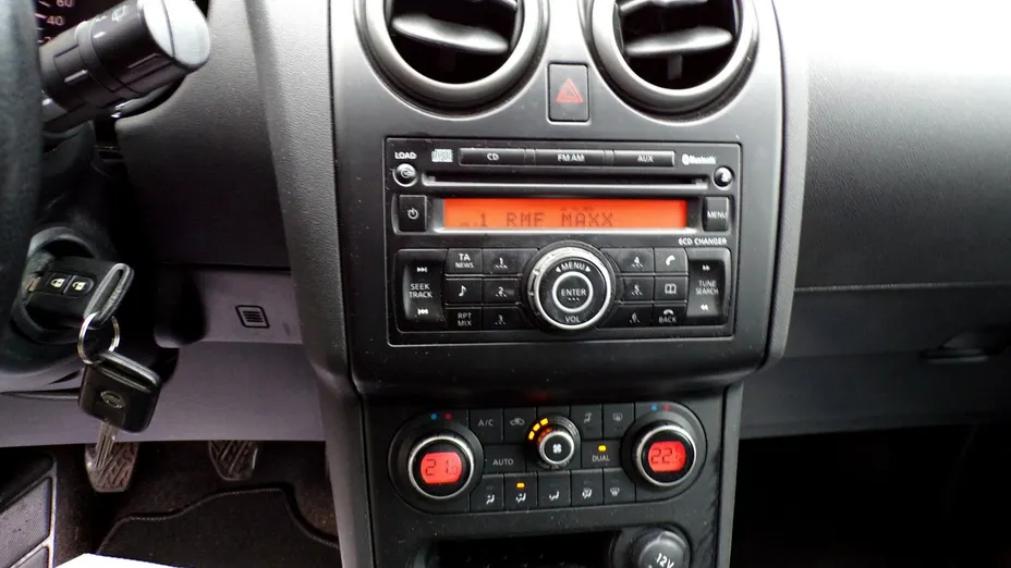 NISSAN Qashqai -