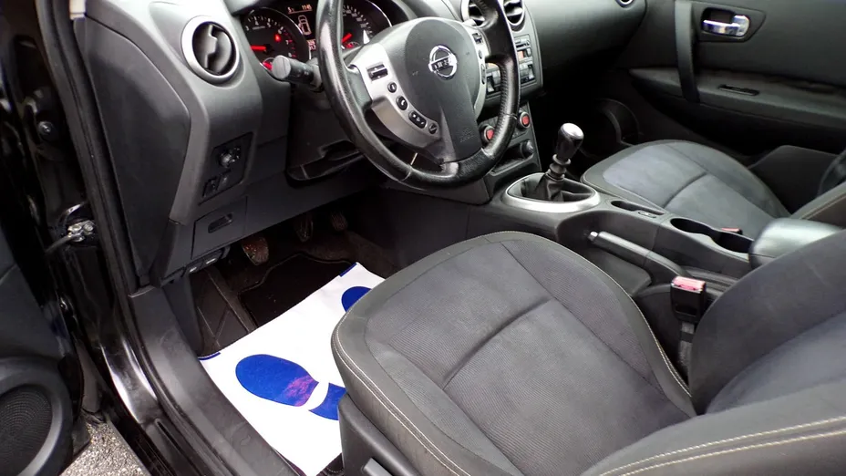 NISSAN Qashqai -
