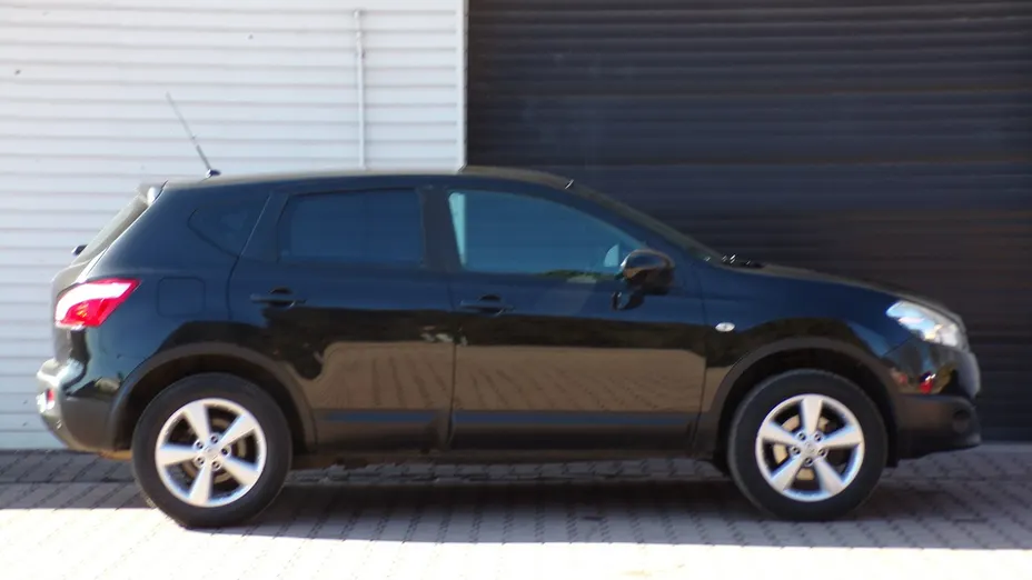 NISSAN Qashqai -