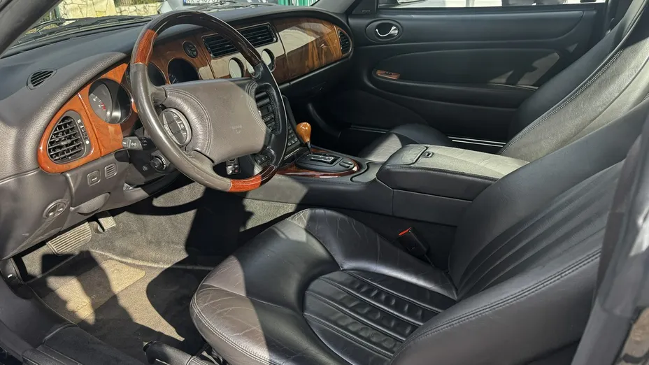 JAGUAR XK8 -