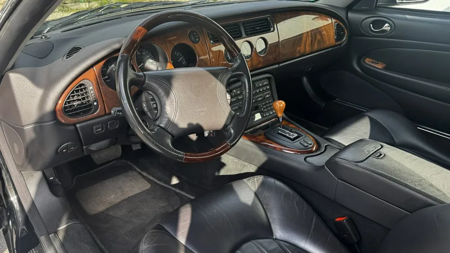 JAGUAR XK8 -