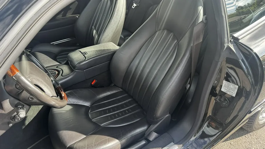 JAGUAR XK8 -