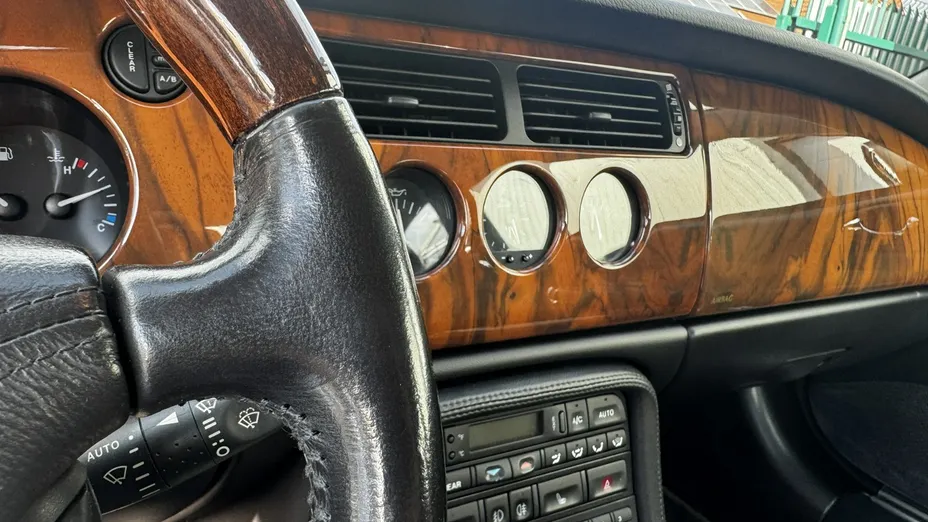 JAGUAR XK8 -