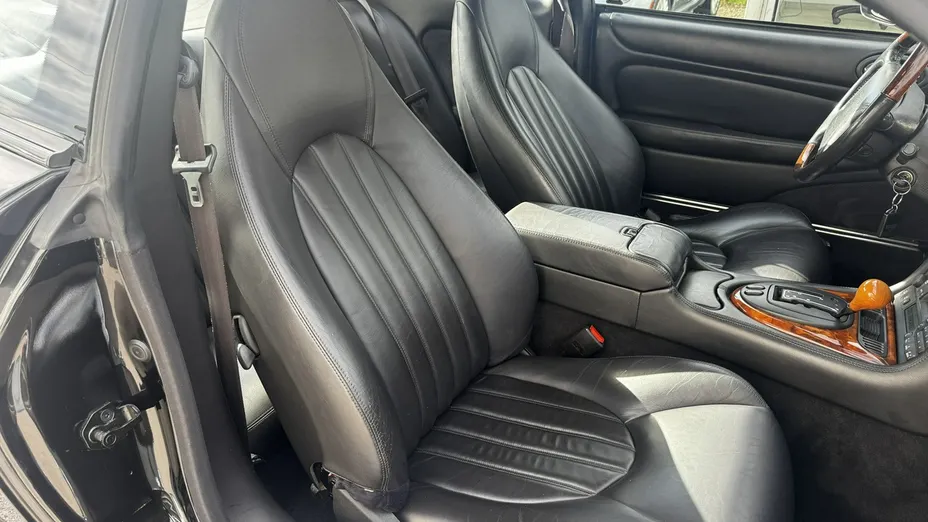 JAGUAR XK8 -