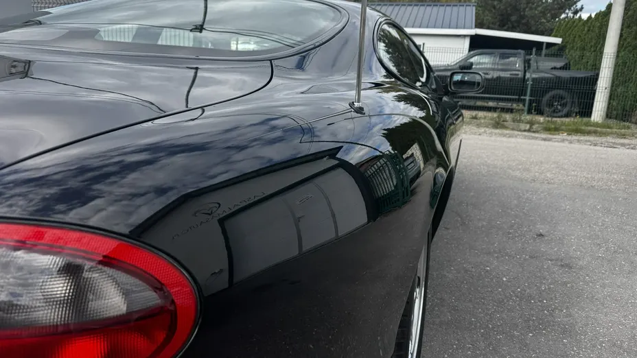 JAGUAR XK8 -