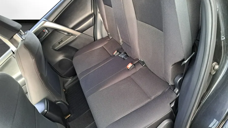 TOYOTA RAV4 -