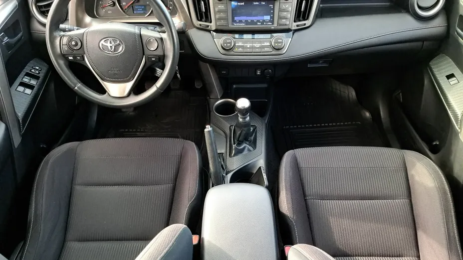 TOYOTA RAV4 -