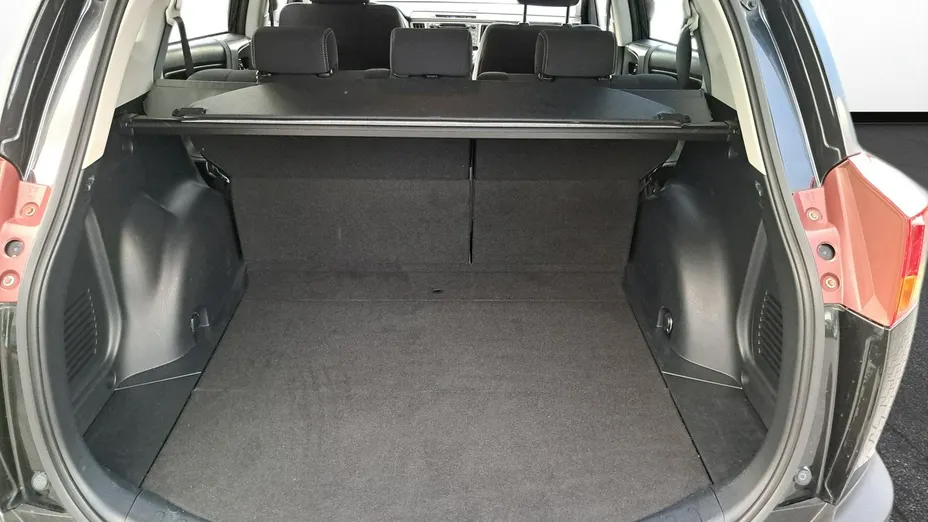 TOYOTA RAV4 -