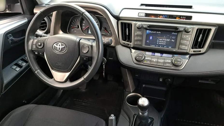 TOYOTA RAV4 -