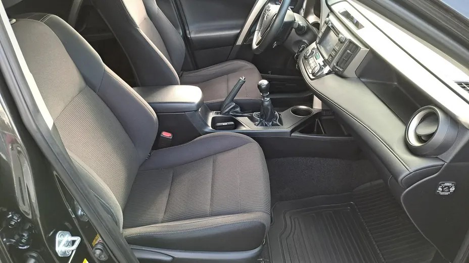 TOYOTA RAV4 -