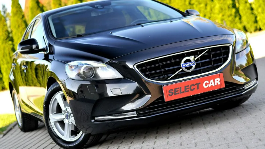VOLVO V40 -