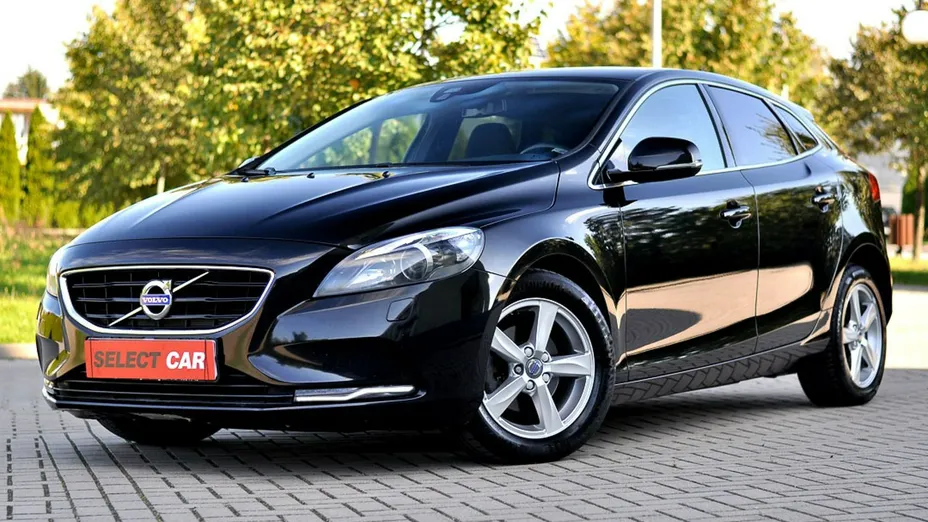 VOLVO V40 -