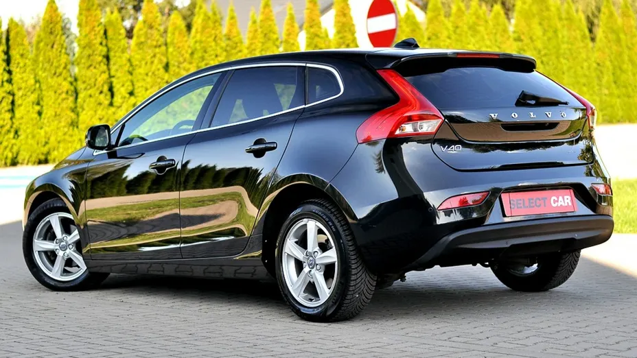 VOLVO V40 -