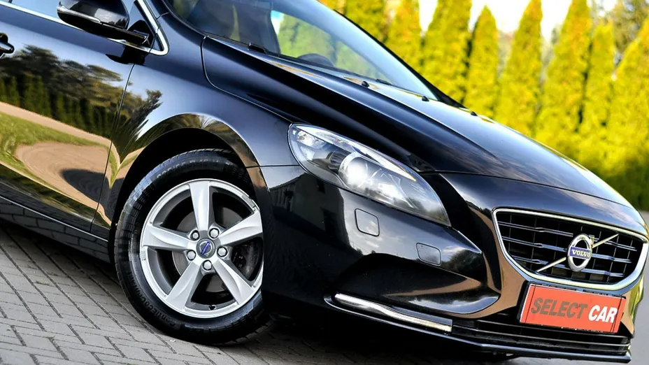 VOLVO V40 -