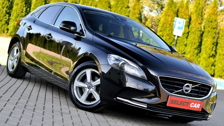 VOLVO V40 -