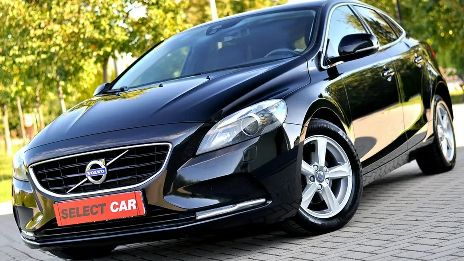 VOLVO V40 -