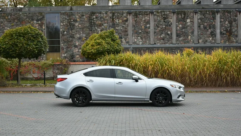 MAZDA 6 -