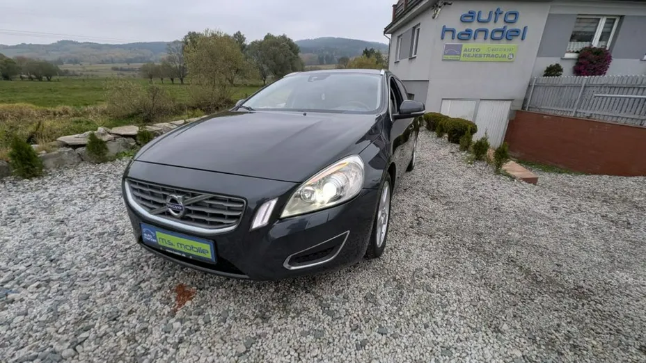 VOLVO V60 -