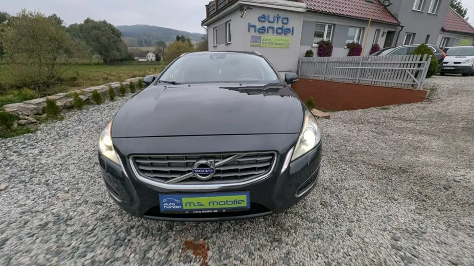 VOLVO V60 -