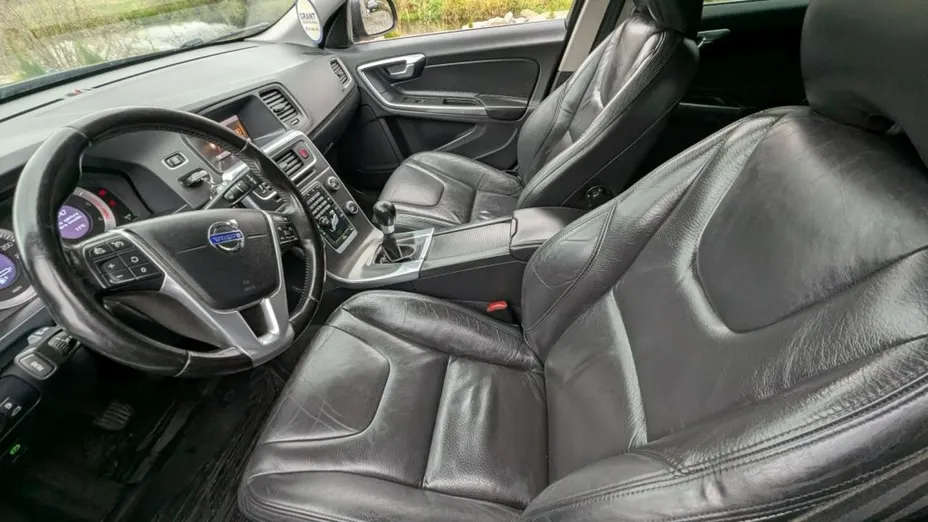 VOLVO V60 -