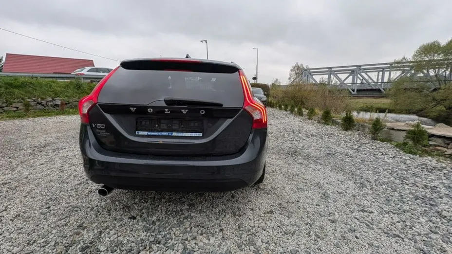 VOLVO V60 -