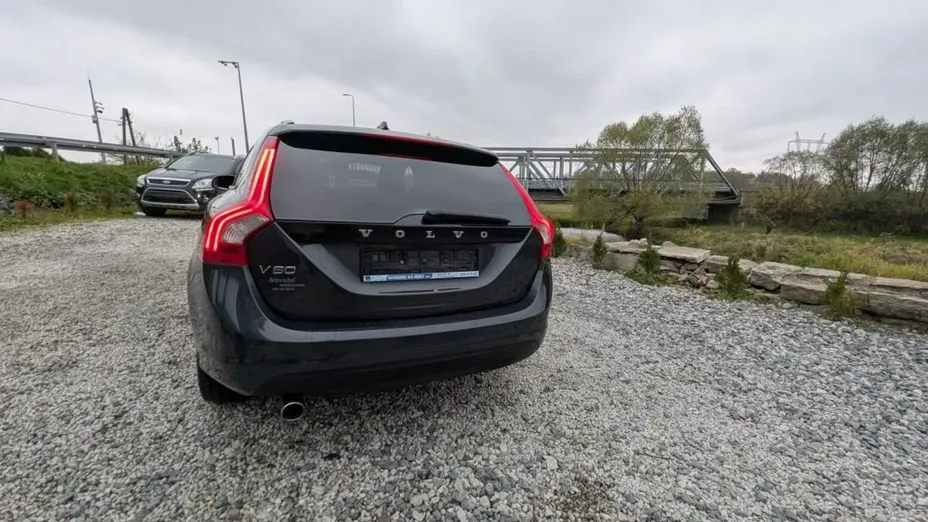 VOLVO V60 -