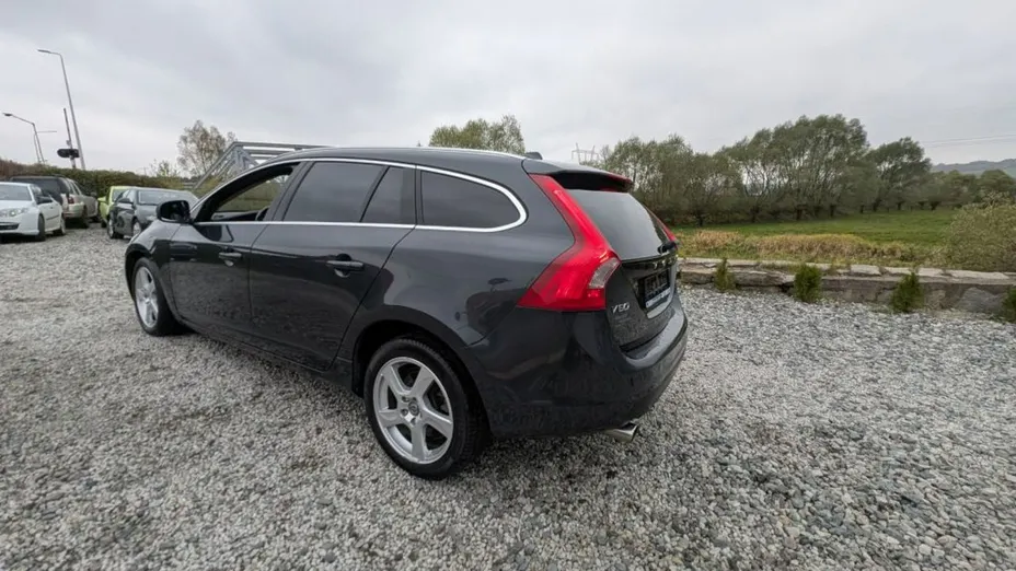 VOLVO V60 -