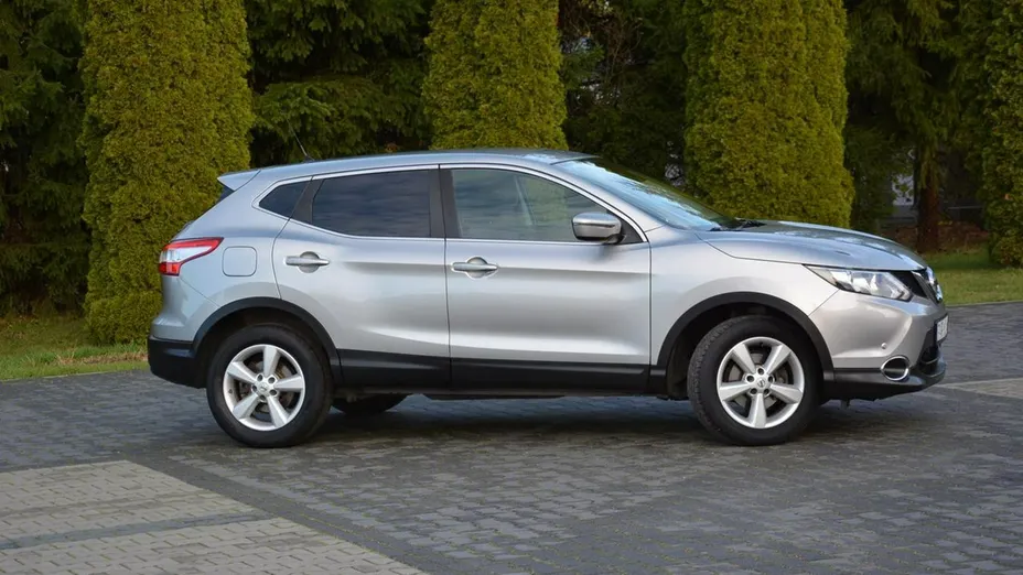 NISSAN Qashqai -