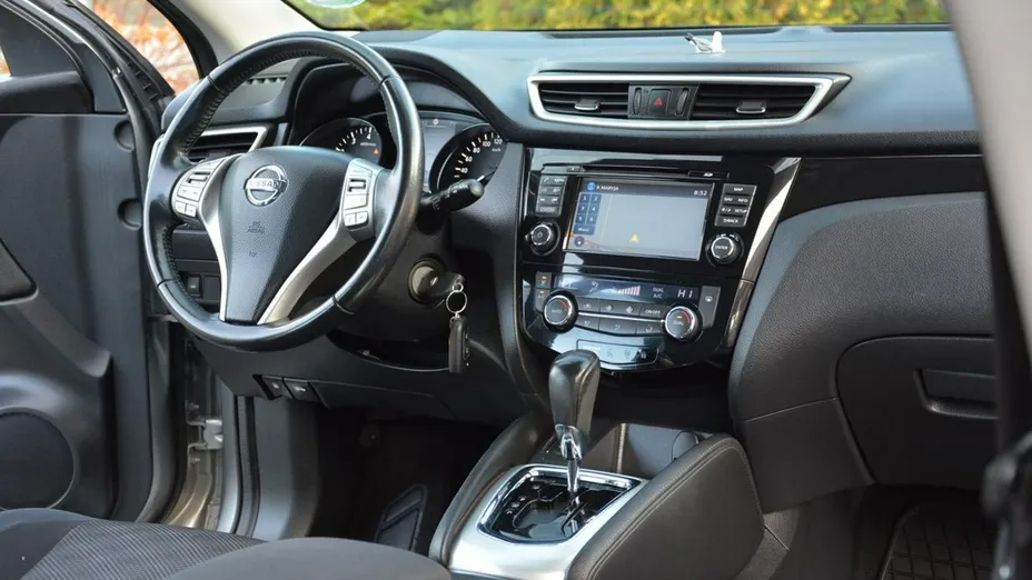NISSAN Qashqai -
